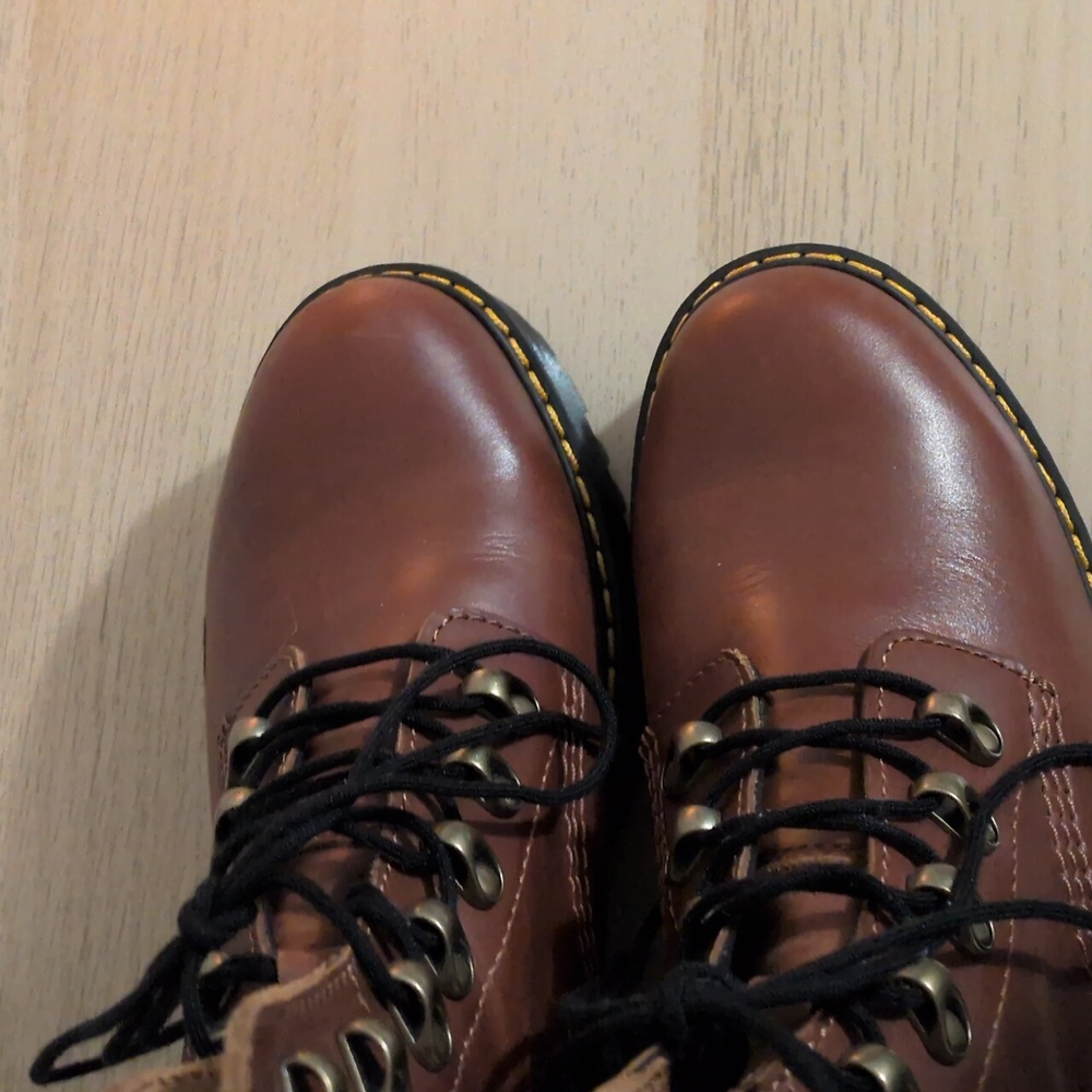 Dr Martens Leona Combat Boots In Saddle Tan Farrier Leather Sz 10 Like New W/Box - Picture 11 of 15